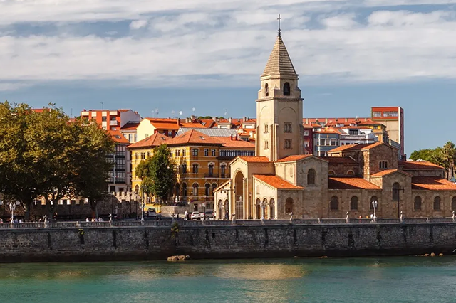 GIJÓN Y OVIEDO