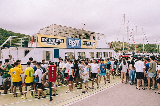 BOAT PARTY