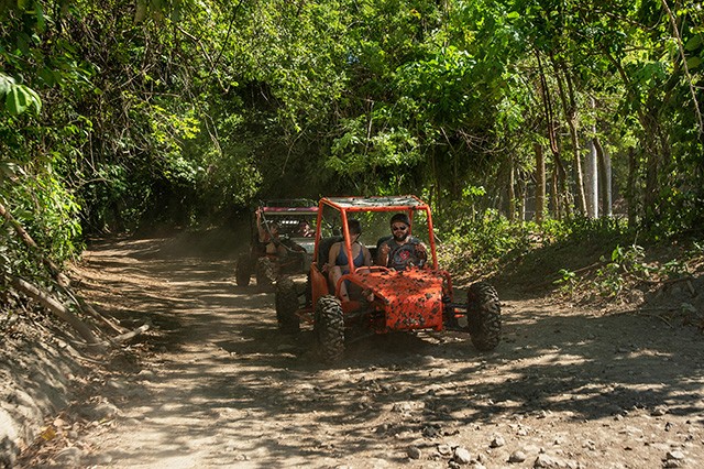 BUGGIES Y PLAYA DE MACAO